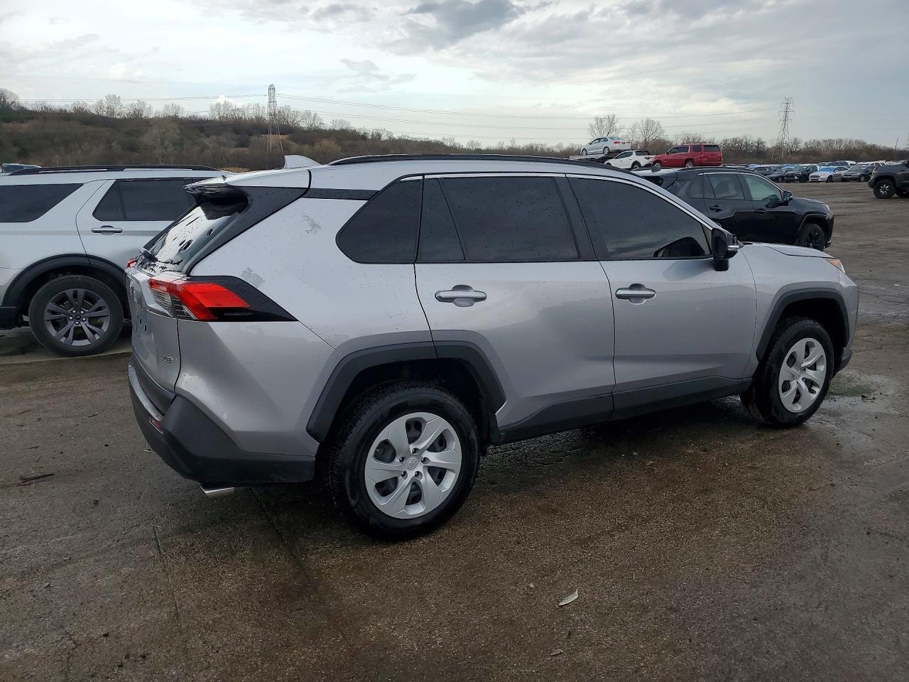 2020 Toyota Rav4 Le - Image 3