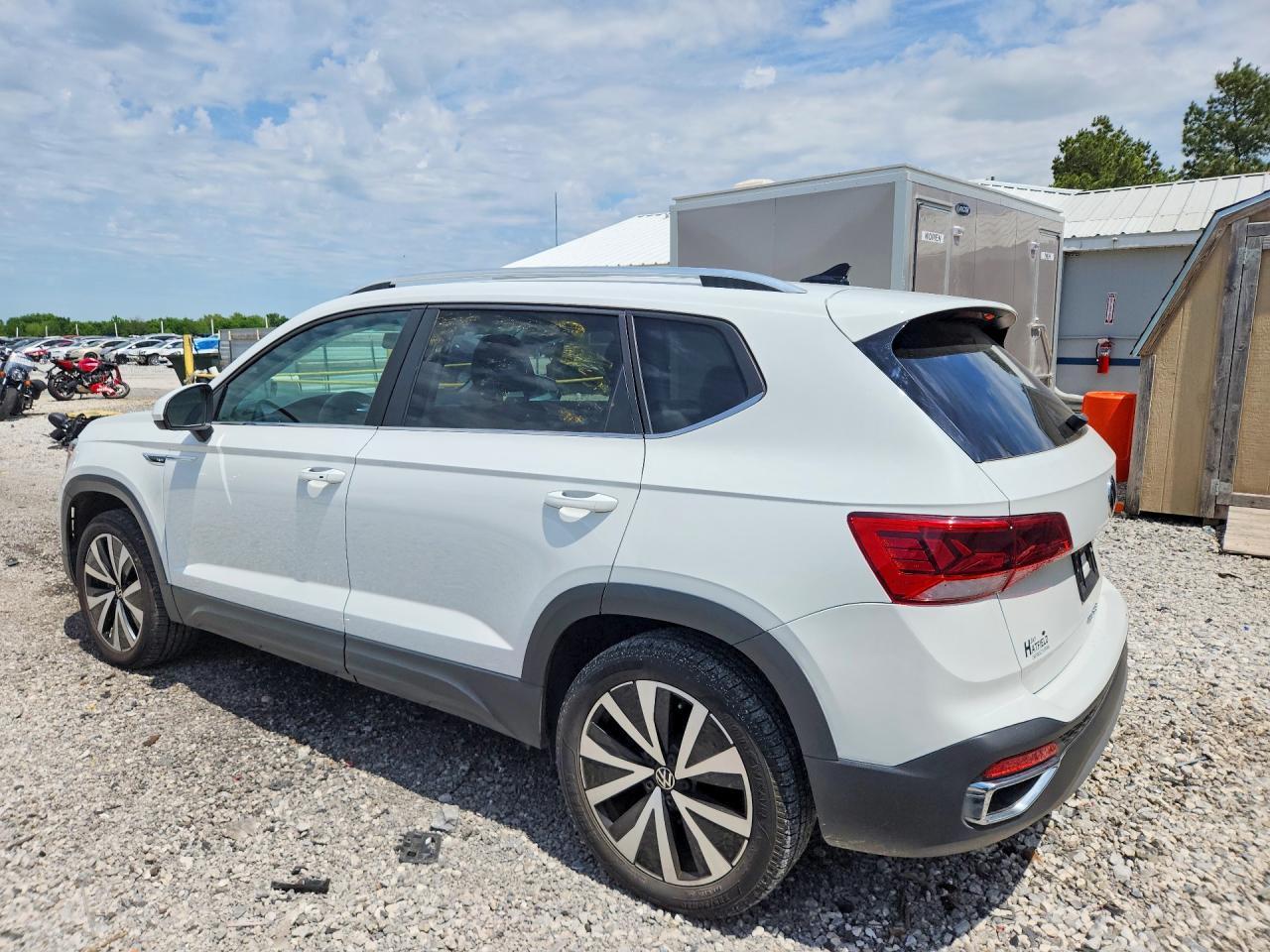 2022 Volkswagen Taos Se - Фото 2