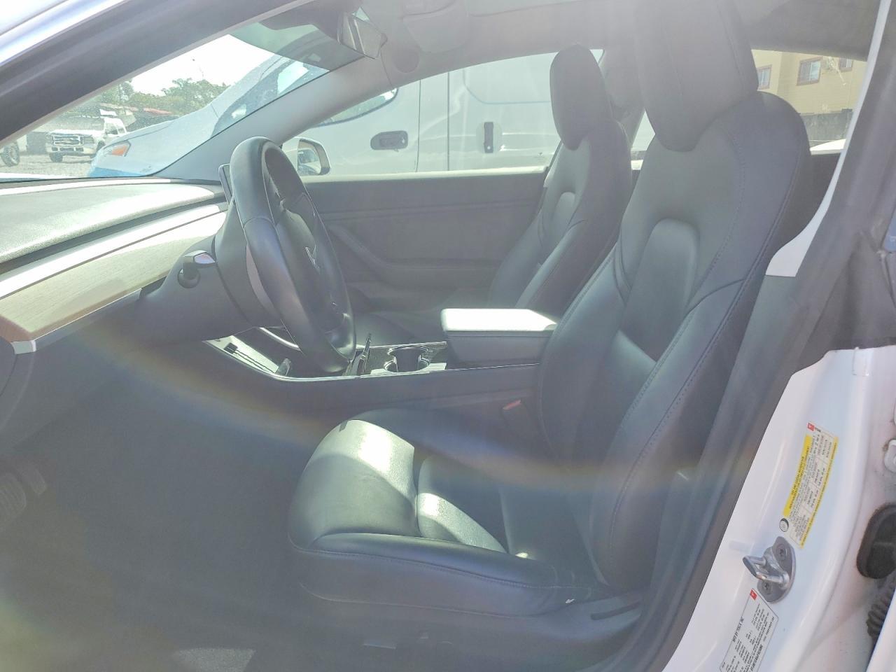 2018 Tesla Model 3 - Фото 7