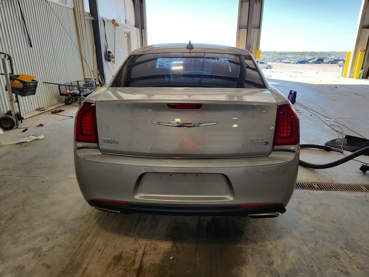 2016 Chrysler 300 S - Фото 6