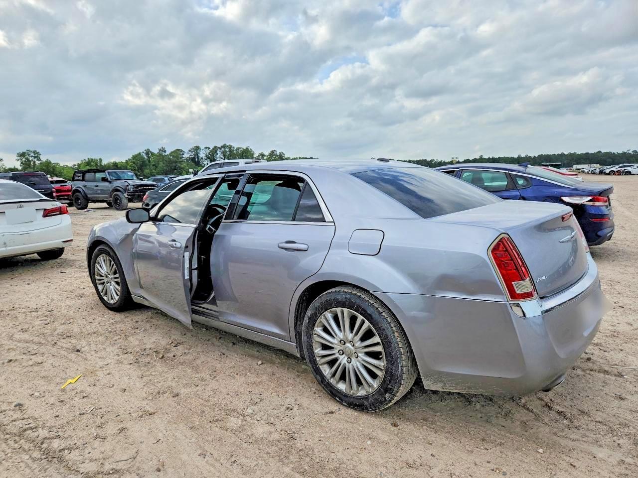 2014 Chrysler 300 - Image 2