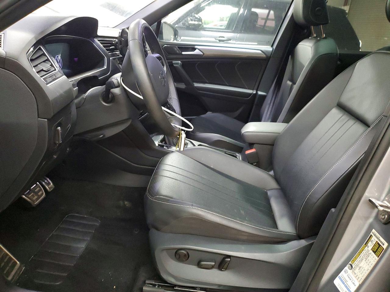 2024 Volkswagen Tiguan Se R-Line Black - Image 7