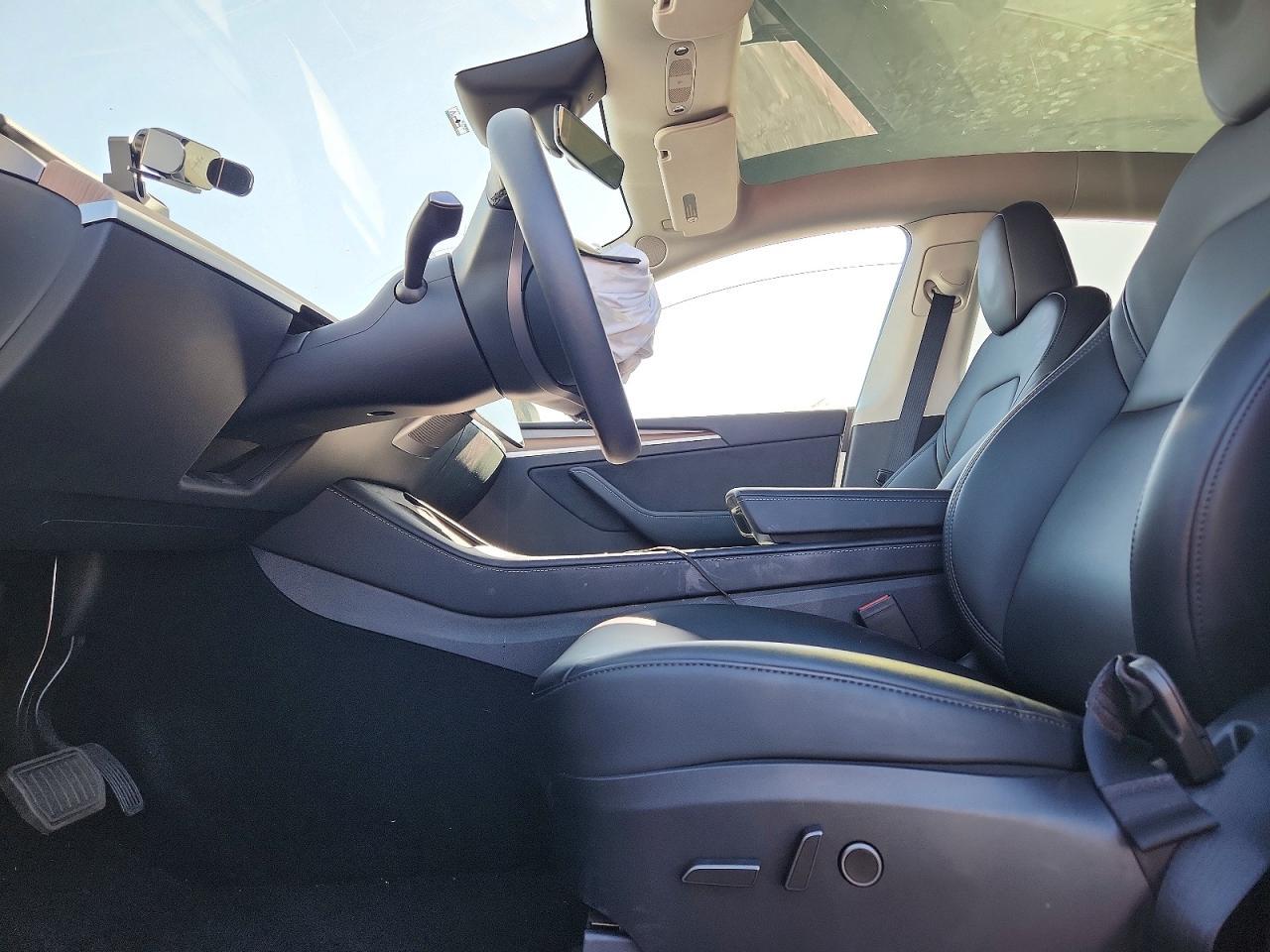 2025 Tesla Model Y - Фото 7