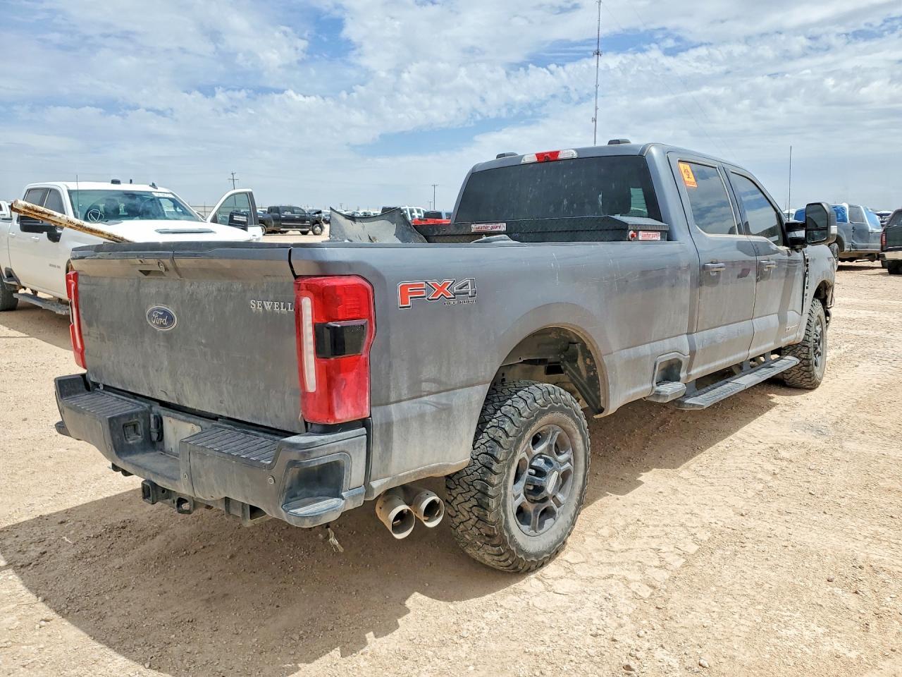 2024 Ford F250 Super Duty - Фото 3