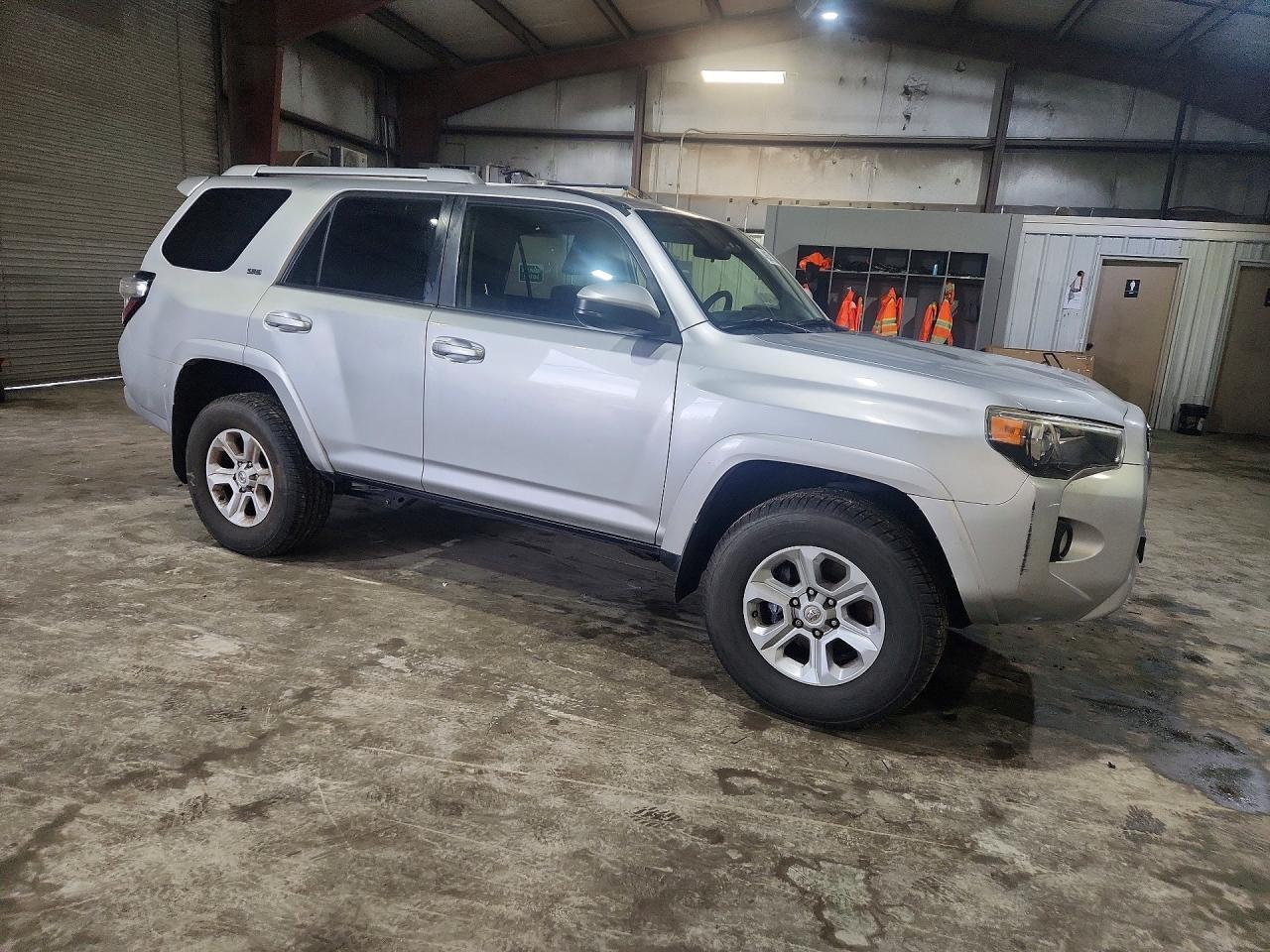 2014 Toyota 4Runner Sr5 - Image 4