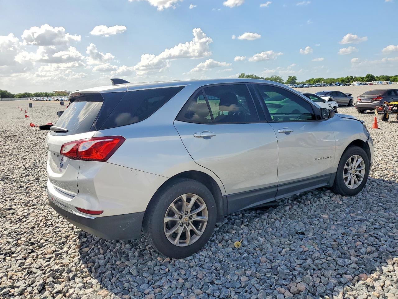 2018 Chevrolet Equinox Ls - Фото 3