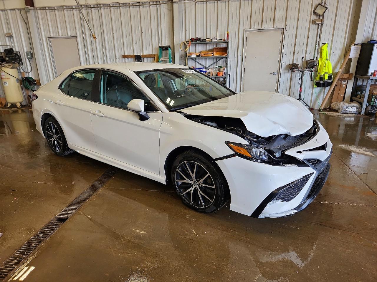 2022 Toyota Camry Se - Image 4