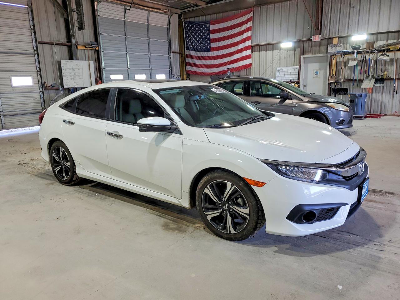 2017 Honda Civic Touring - Image 4