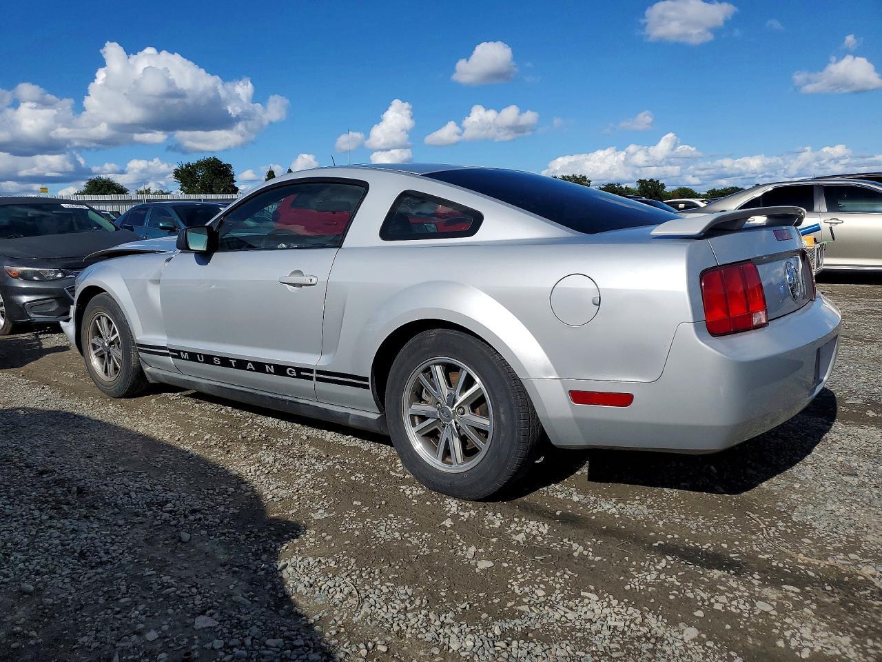 2005 Ford Mustang - Фото 2