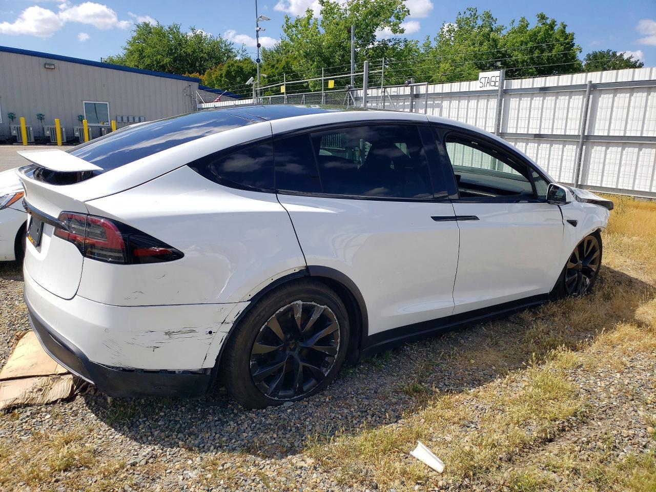 2022 Tesla Model X - Фото 3