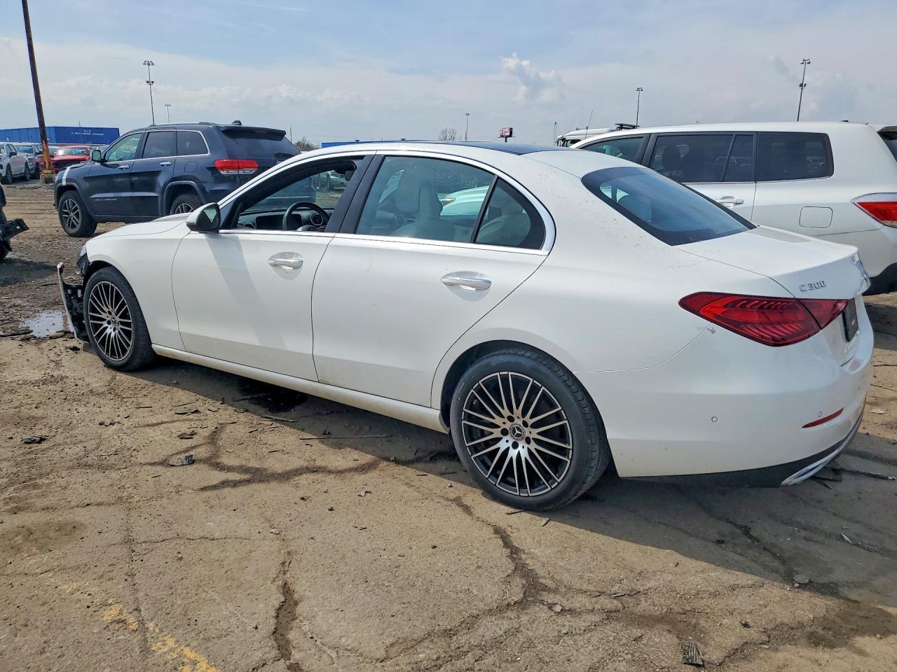 2024 Mercedes-Benz C 300 4Matic - Фото 2