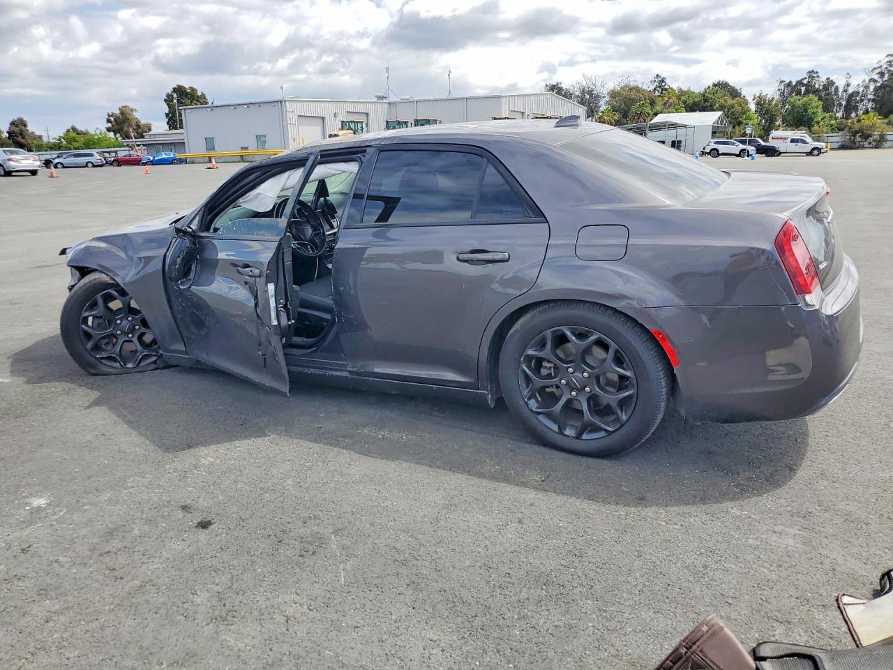 2019 Chrysler 300 Touring - Image 2