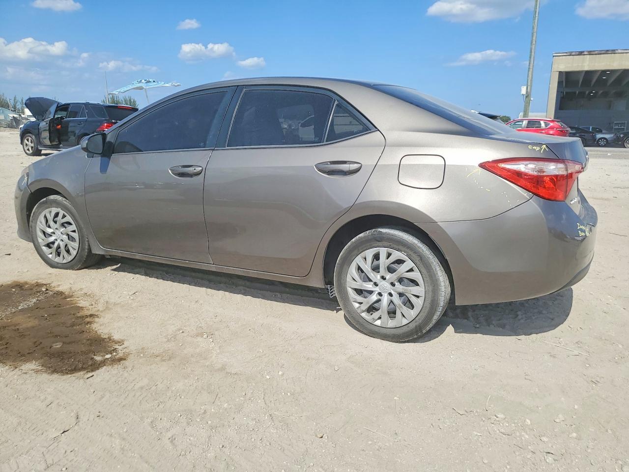 2018 Toyota Corolla Le - Фото 2