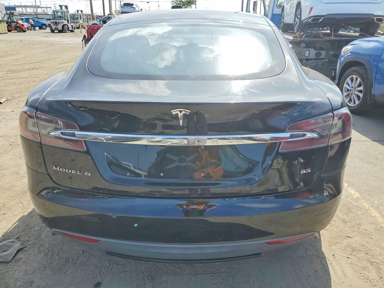 2015 Tesla Model S - Image 6