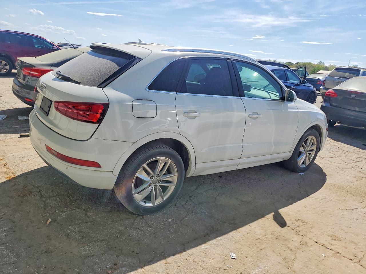 2017 Audi Q3 Premium Plus - Фото 3