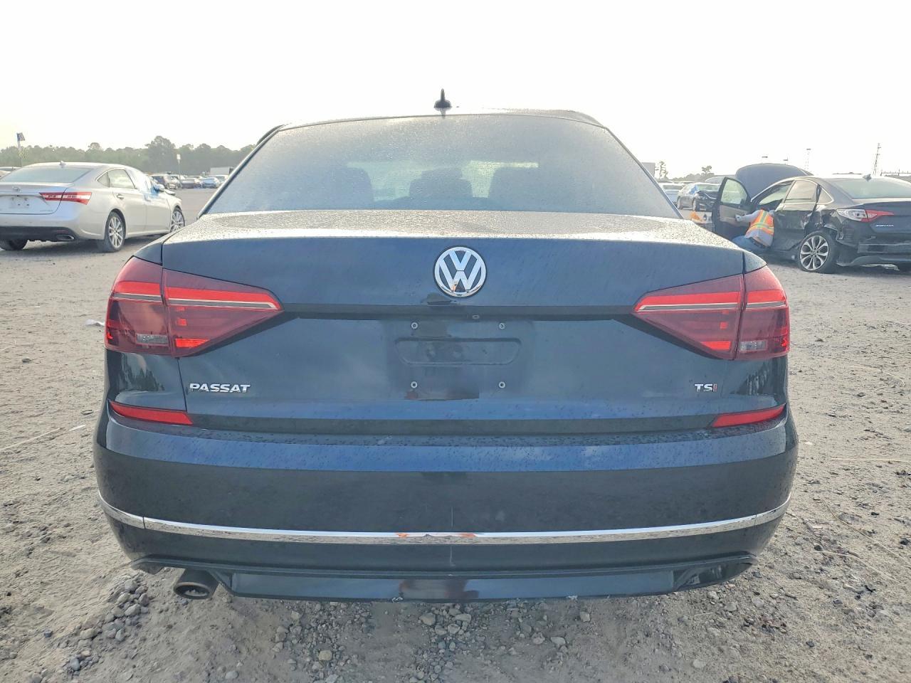 2018 Volkswagen Passat S - Фото 6