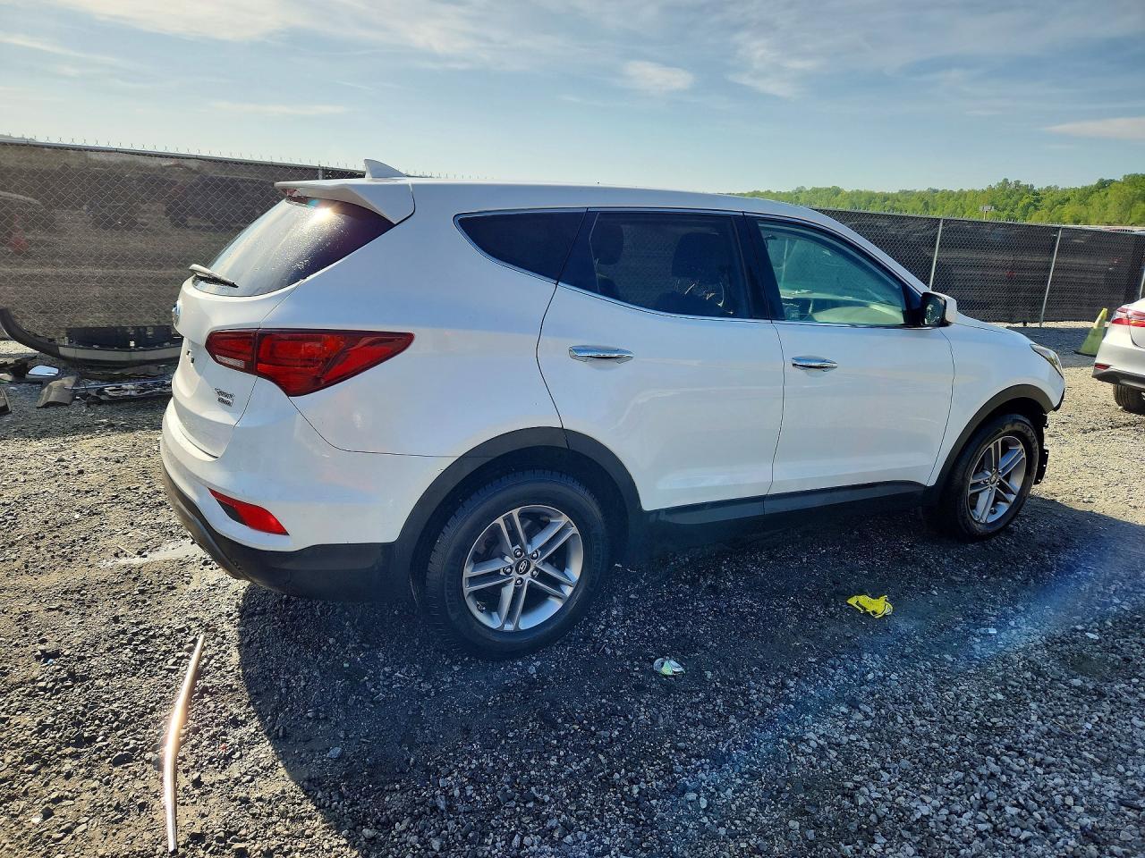 2017 Hyundai Santa Fe Sport 2.4L - Image 3