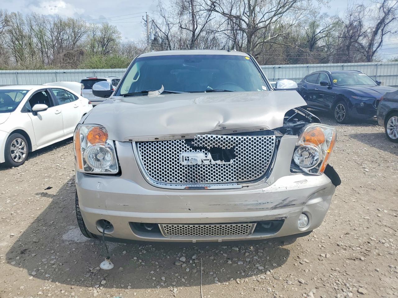 2007 GMC Yukon Denali - Image 5