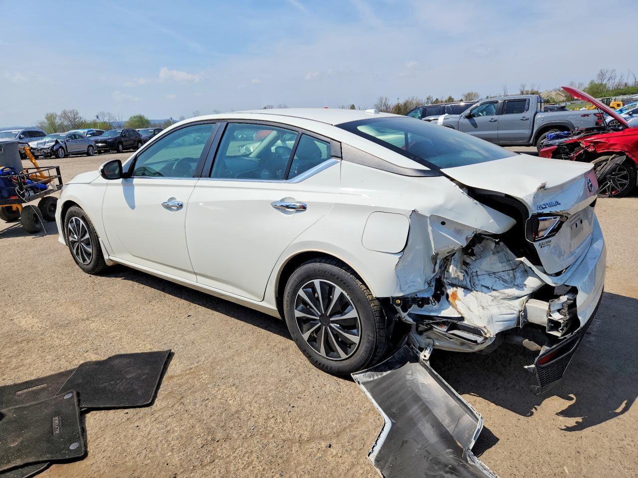 2019 Nissan Altima - Image 2