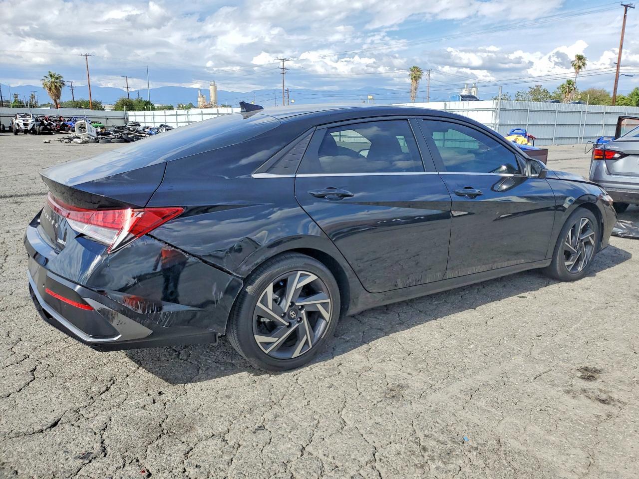 2024 Hyundai Elantra Limited - Фото 3