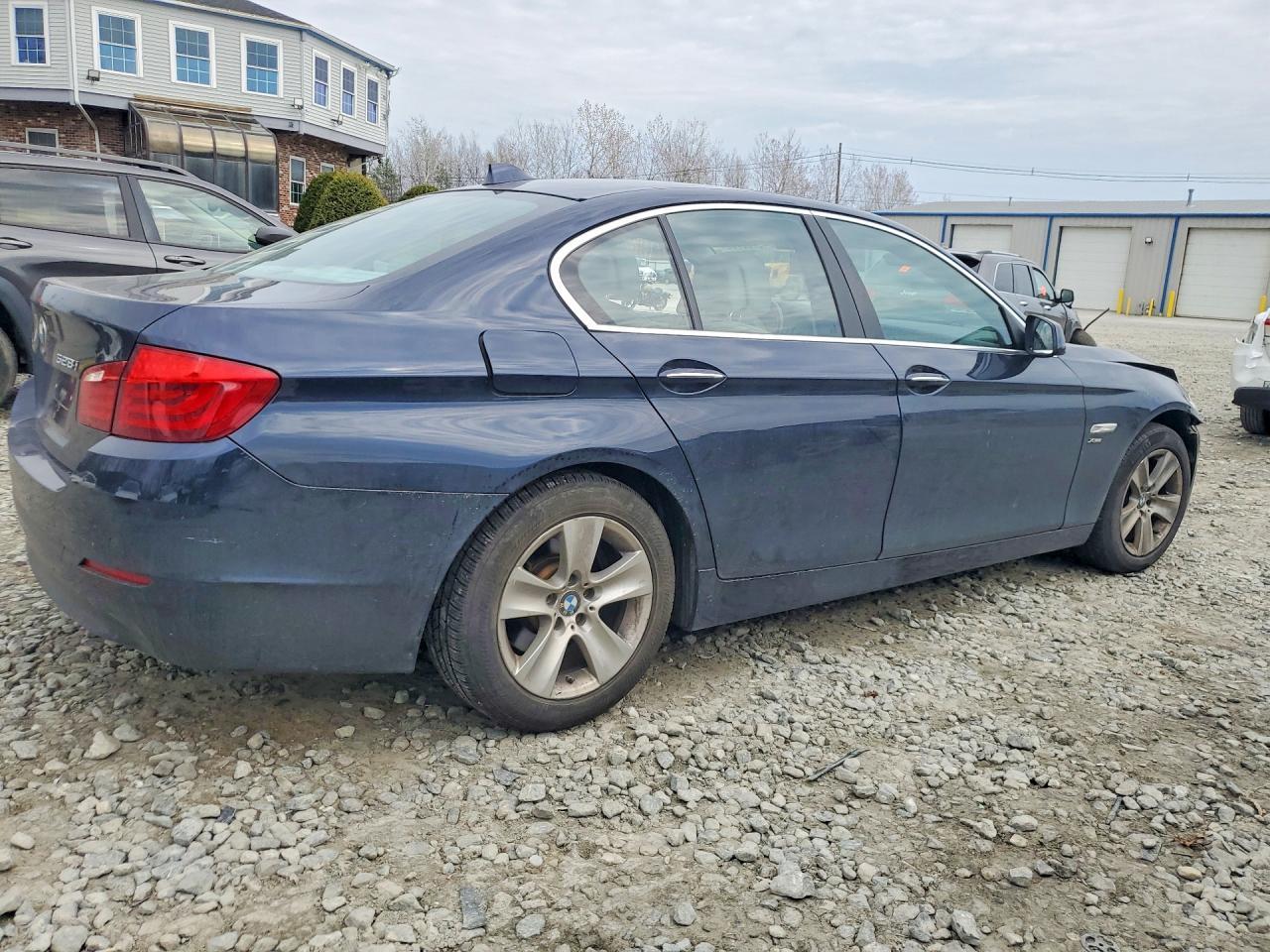 2012 BMW 528 Xi - Image 3