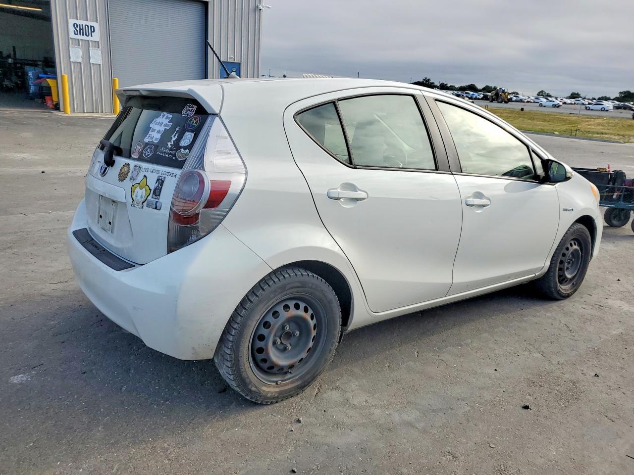 2014 Toyota Prius C One - Фото 3