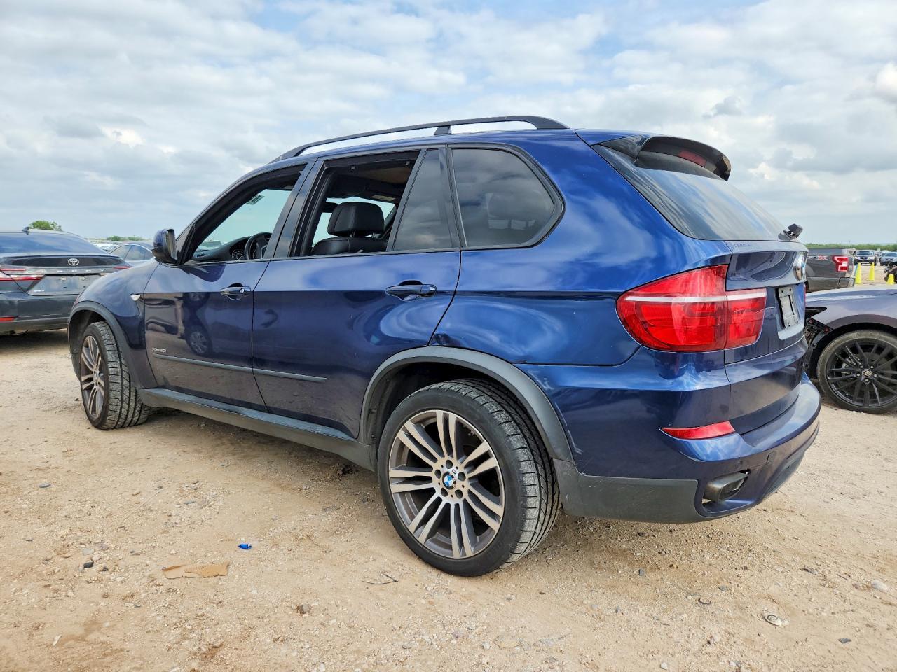 2011 BMW X5 xDrive50I - Фото 2