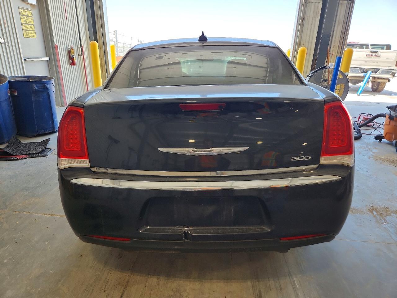 2015 Chrysler 300 Limited - Фото 6