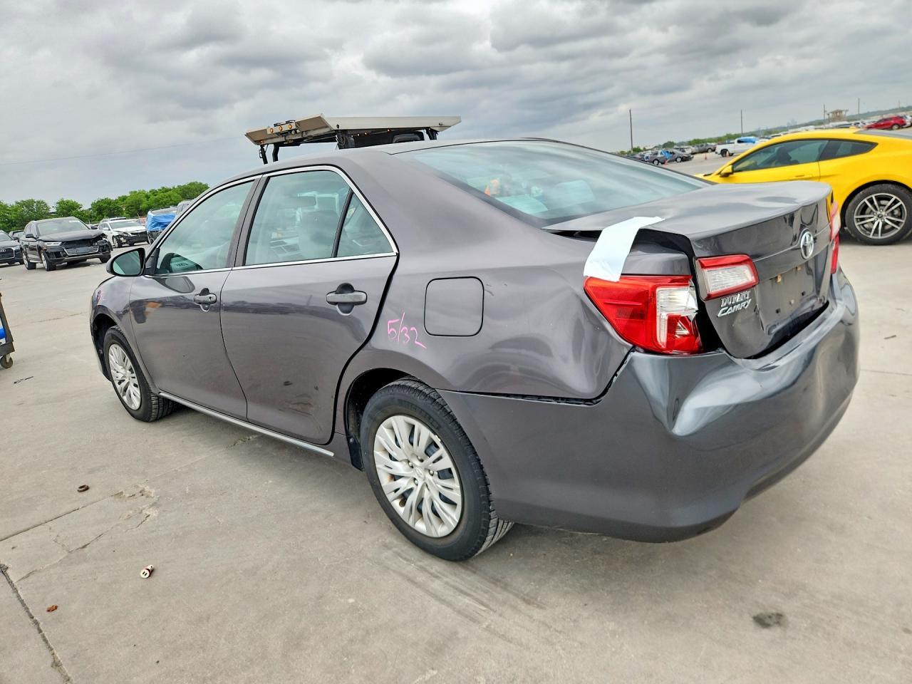 2014 Toyota Camry Le - Image 2