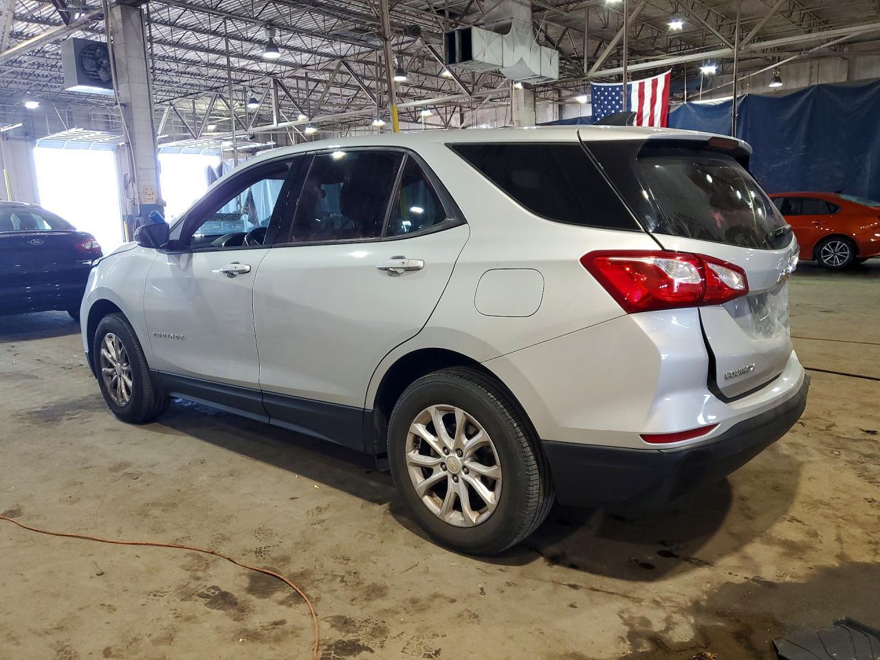 2019 Chevrolet Equinox Ls - Фото 2