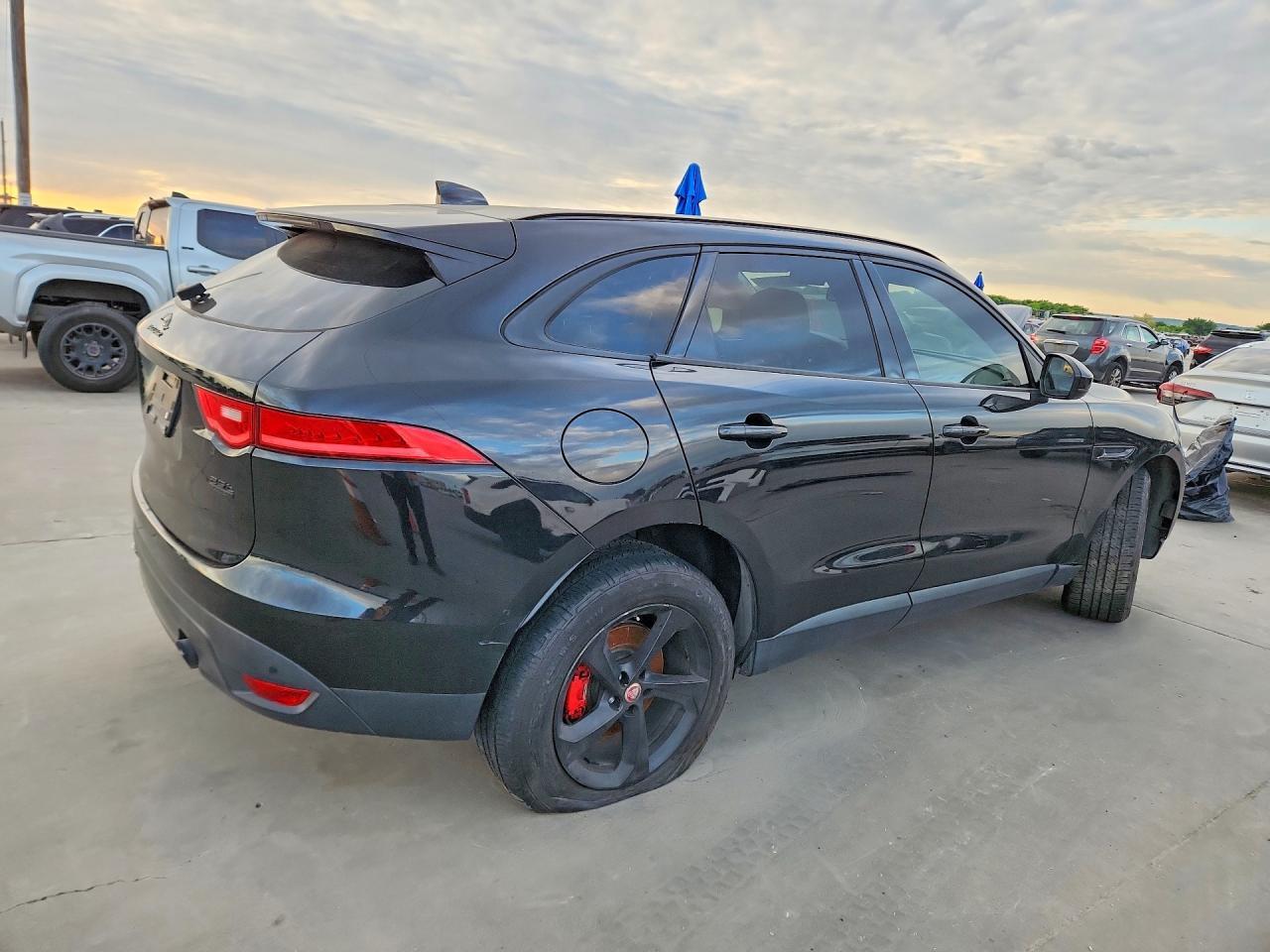 2018 Jaguar F-Pace Premium 25T - Фото 3