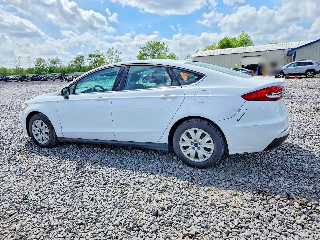 2020 Ford Fusion S - Фото 2