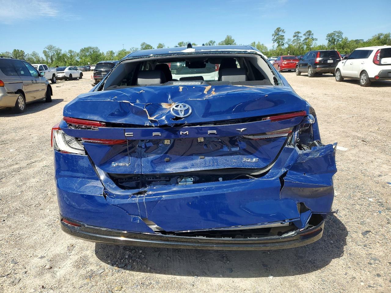 2025 Toyota Camry Xle - Image 6