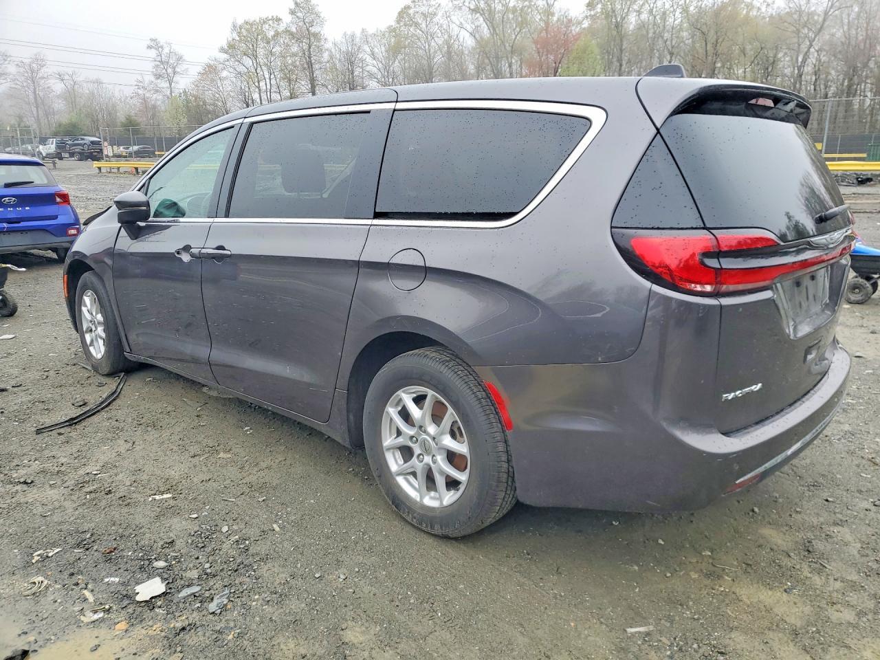2023 Chrysler Pacifica Touring L - Фото 2