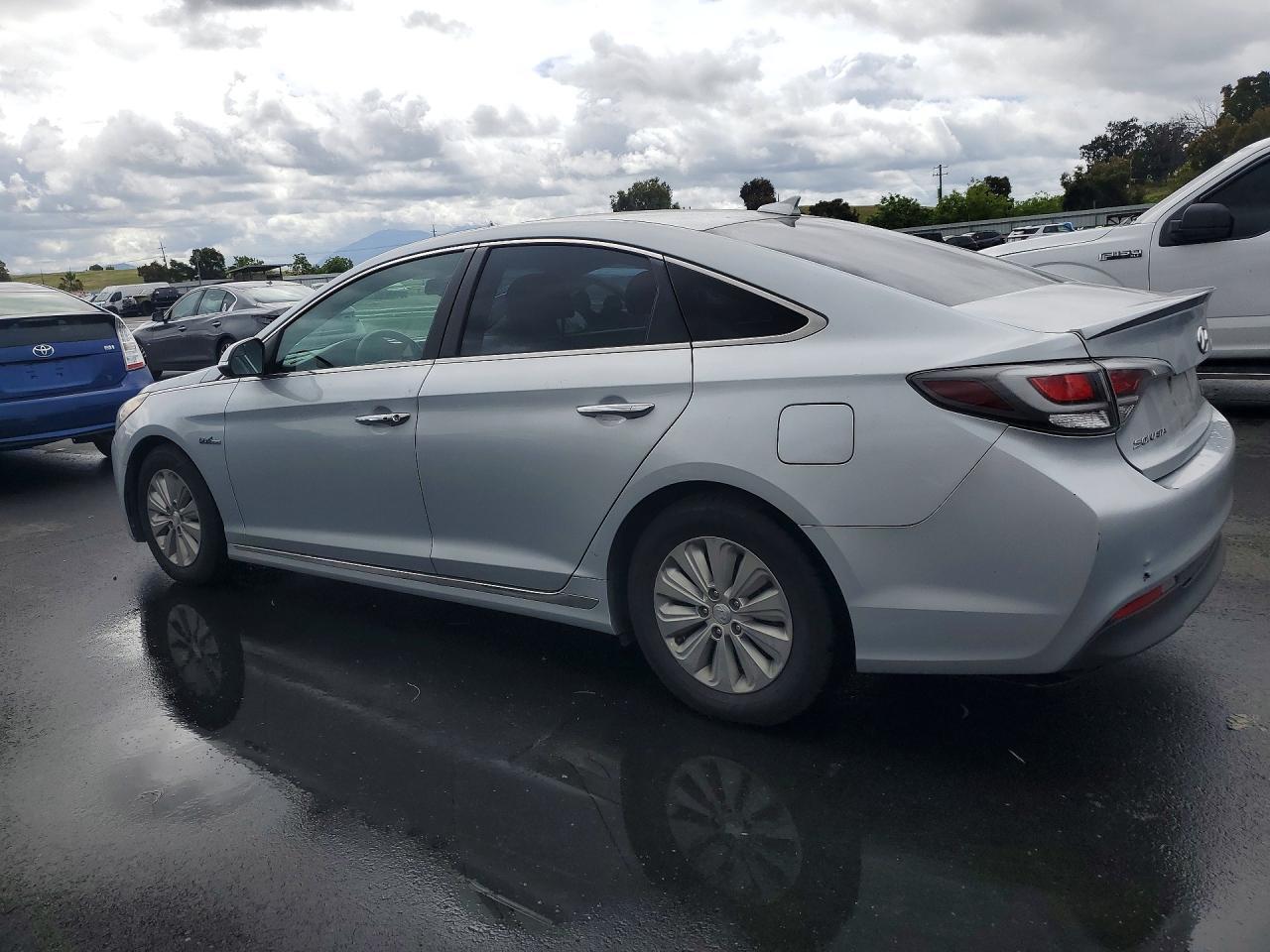 2017 Hyundai Sonata Hybrid Se - Image 2