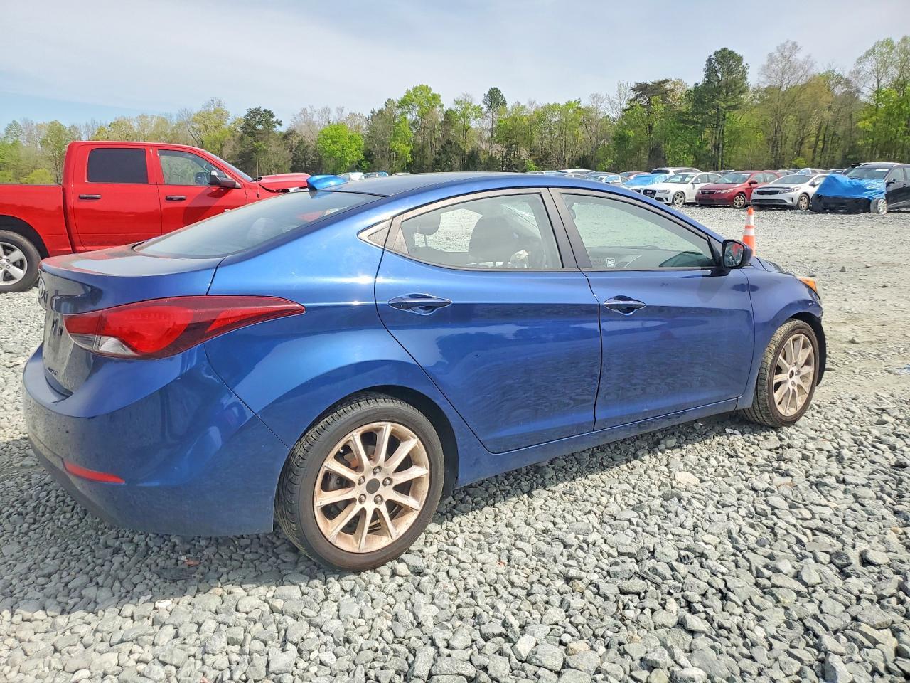 2016 Hyundai Elantra - Фото 3
