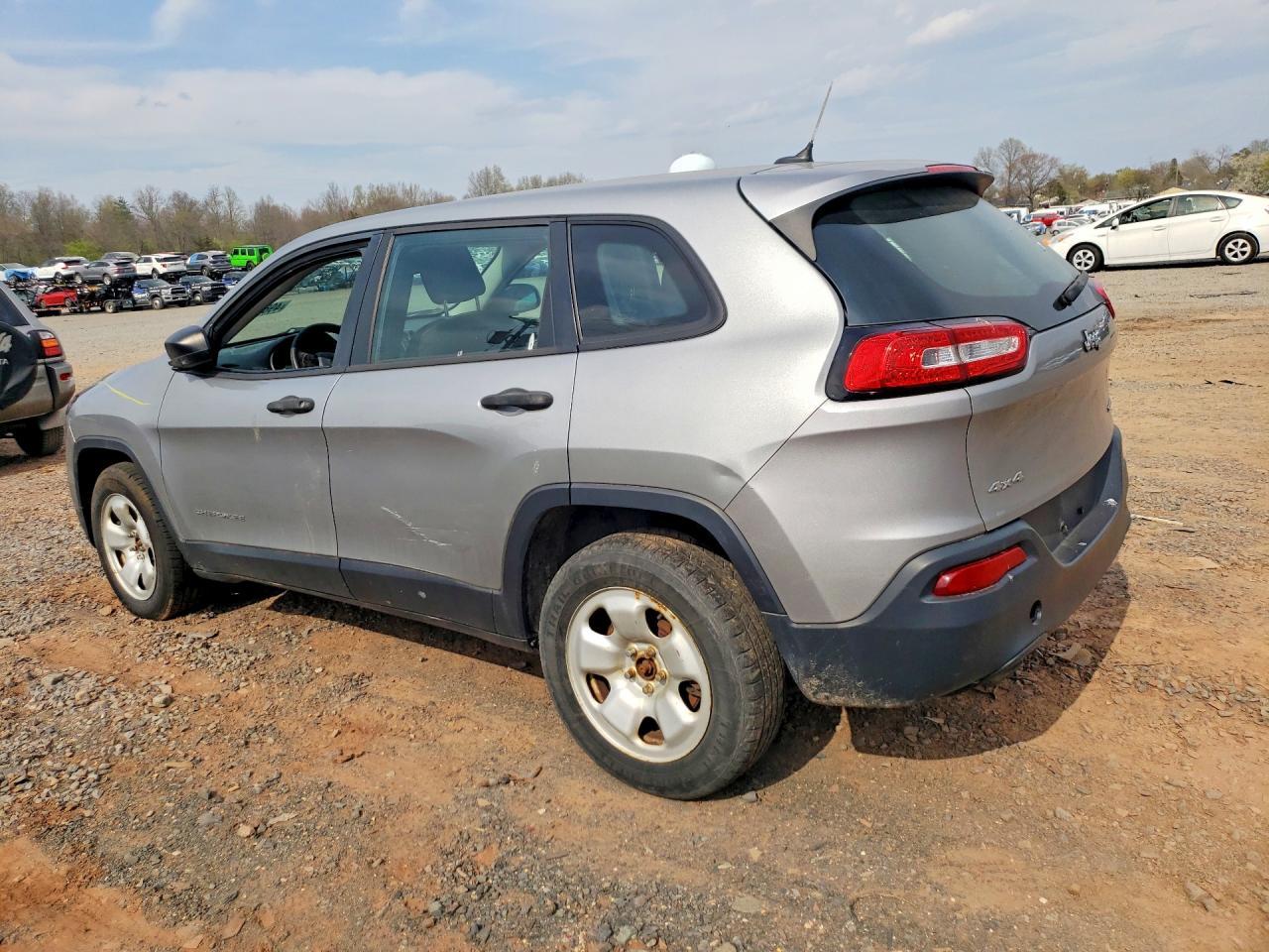 2015 Jeep Cherokee Sport - Image 2