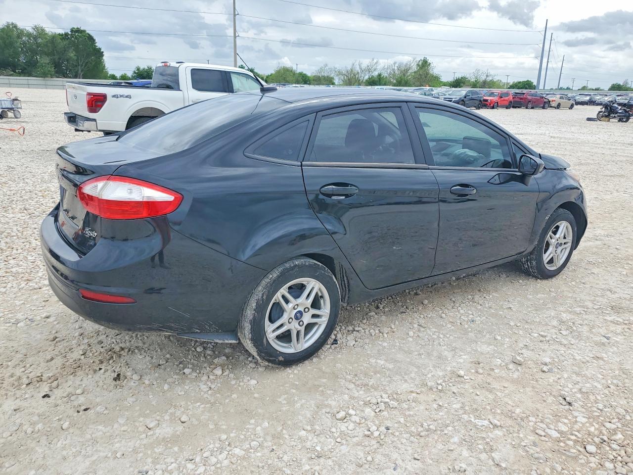 2018 Ford Fiesta Se - Фото 3