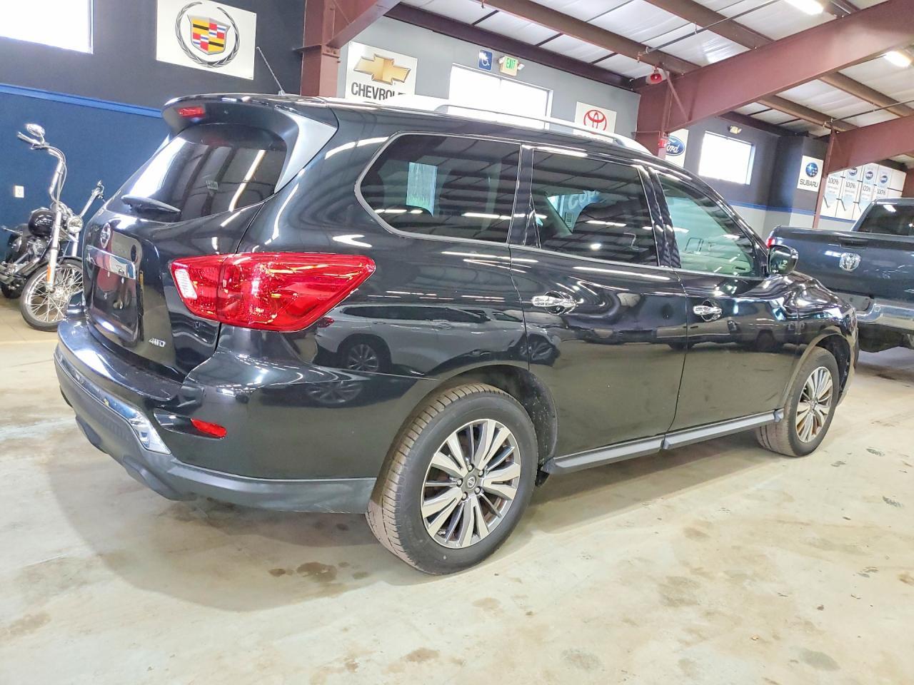 2018 Nissan Pathfinder S - Image 3