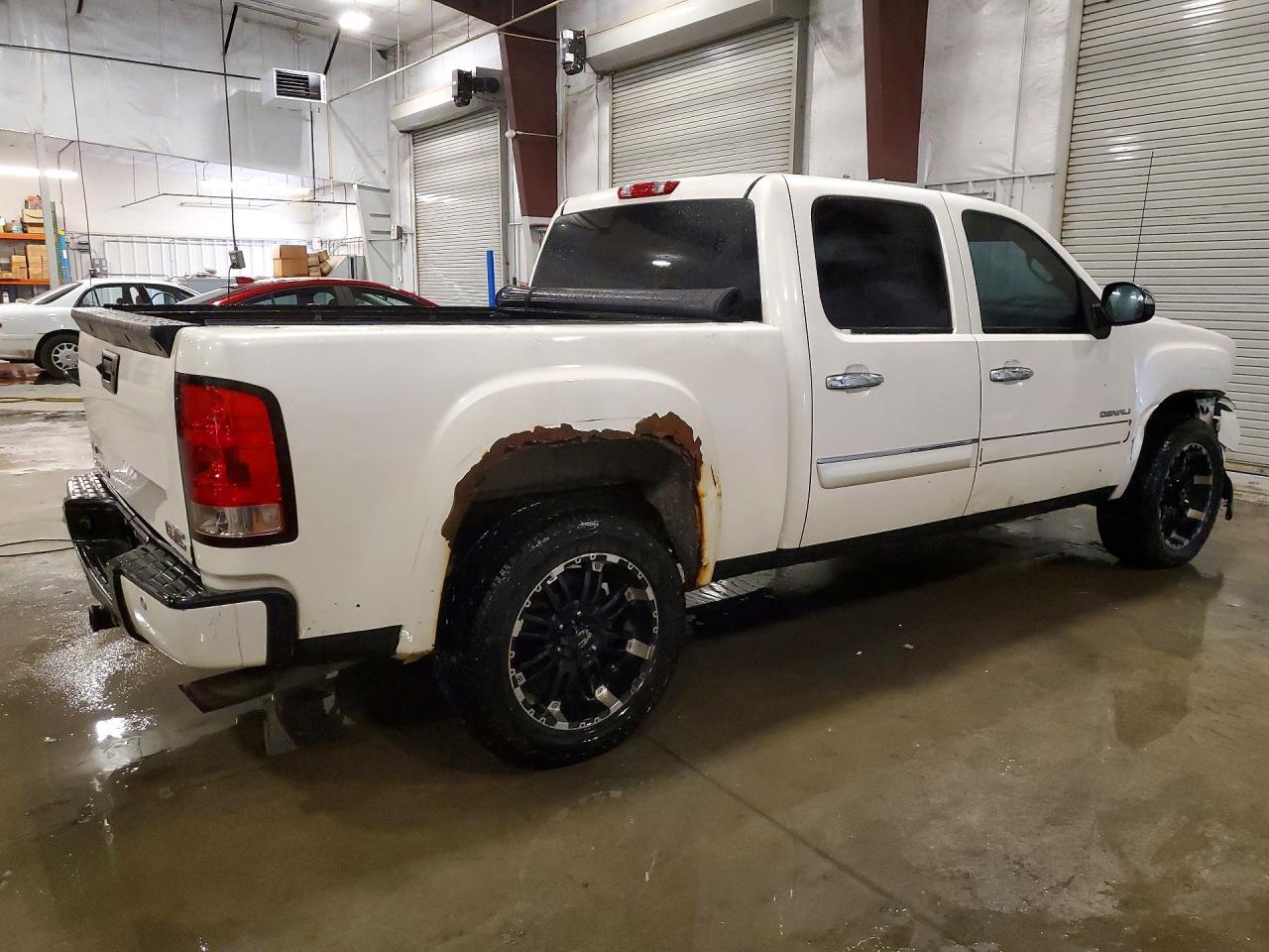 2011 GMC Sierra K1500 Denali - Image 3