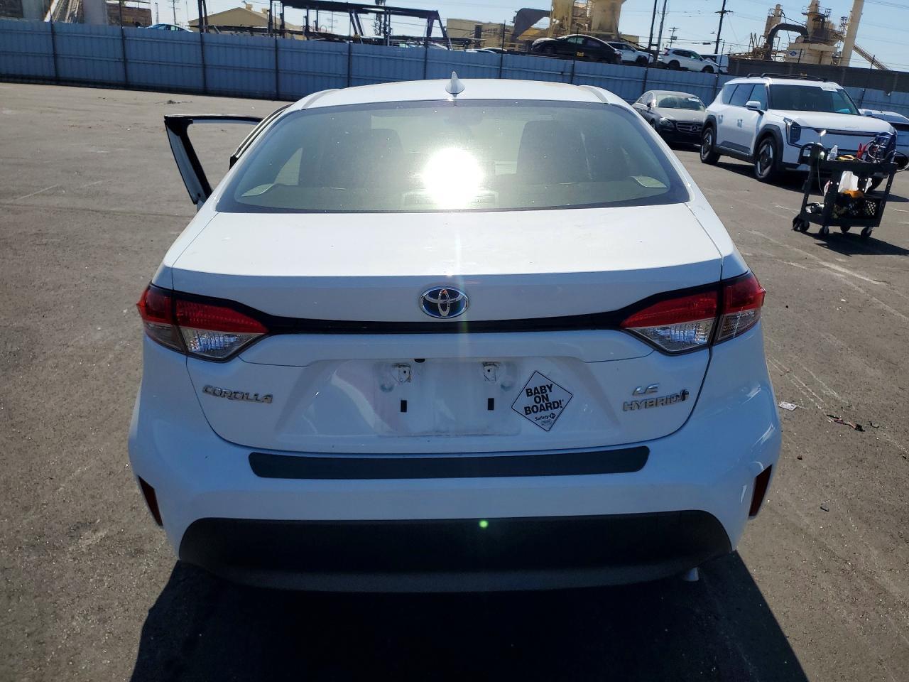 2023 Toyota Corolla Hybrid Le - Image 6