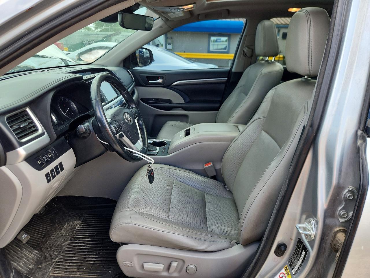 2017 Toyota Highlander Limited Platinum - Image 7