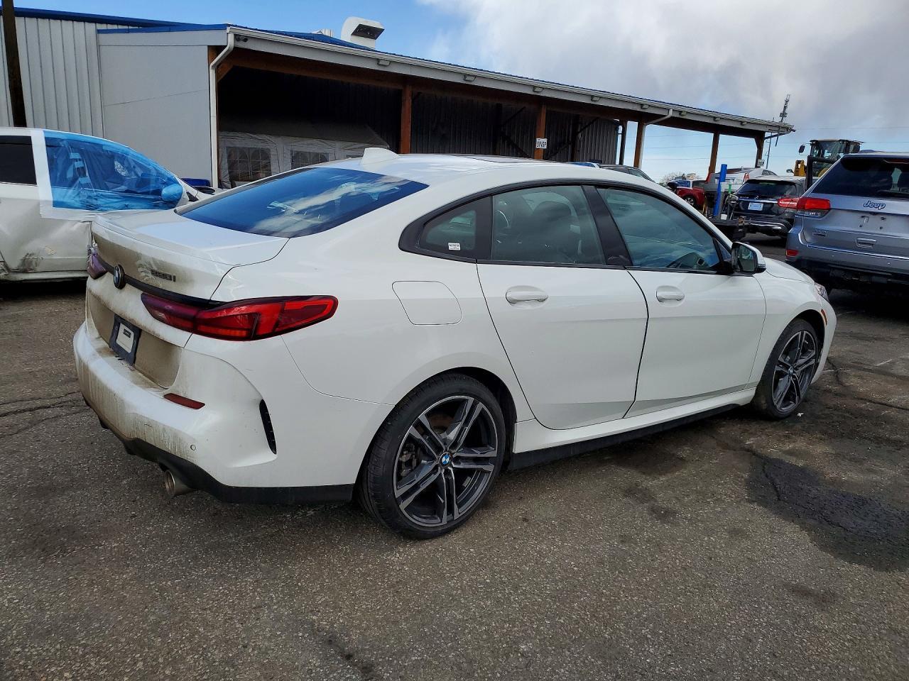2024 BMW 228I - Фото 3