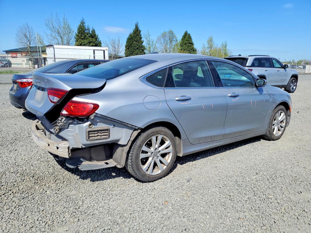 2015 Chrysler 200 Limited - Фото 3