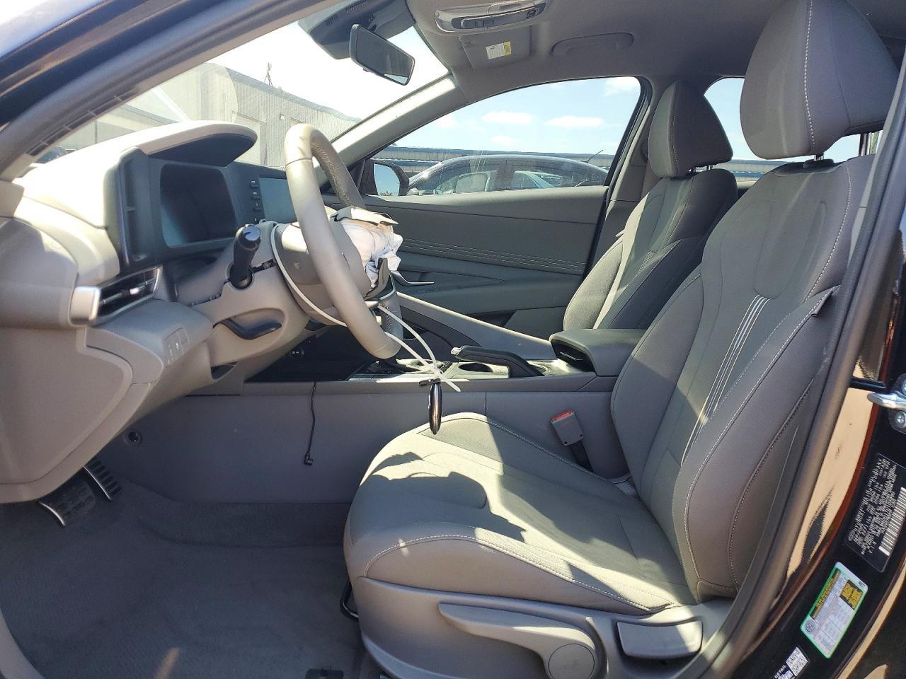 2026 Hyundai Elantra Sel Sport - Image 7
