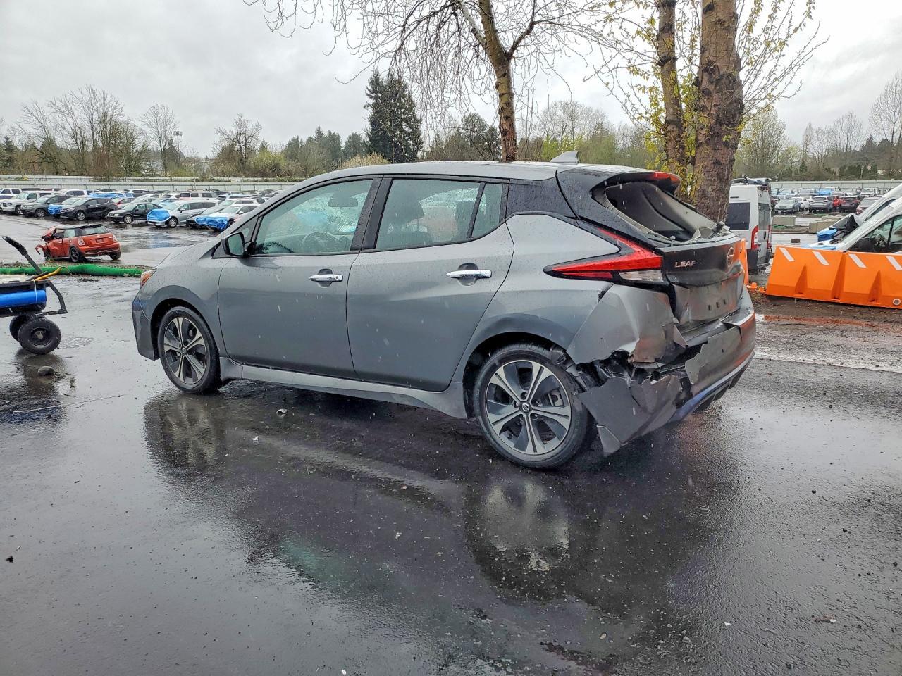 2022 Nissan Leaf Sv - Image 2