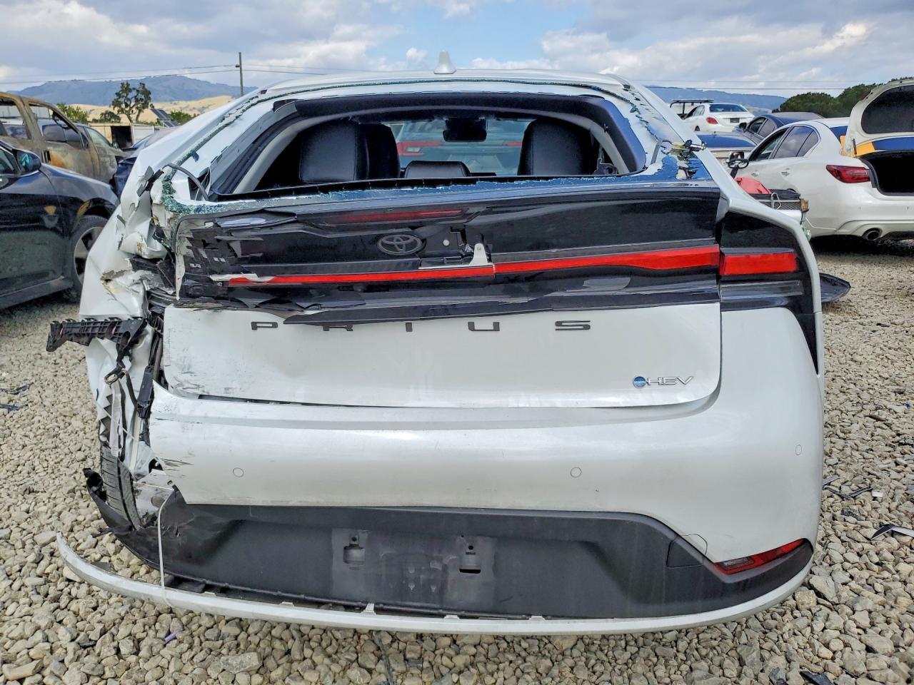 2024 Toyota Prius Le - Image 6