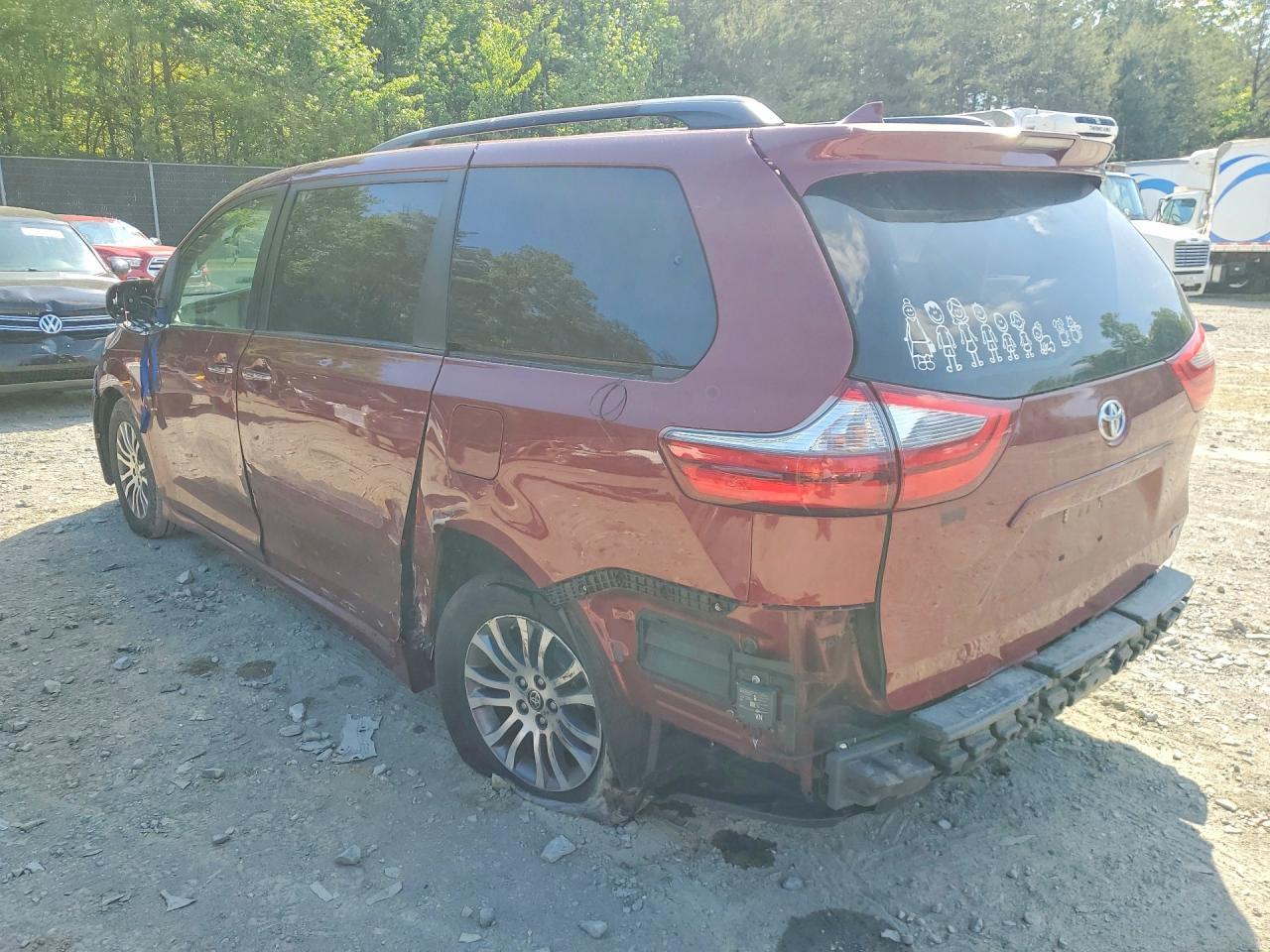2020 Toyota Sienna Xle 8-Passenger - Image 2