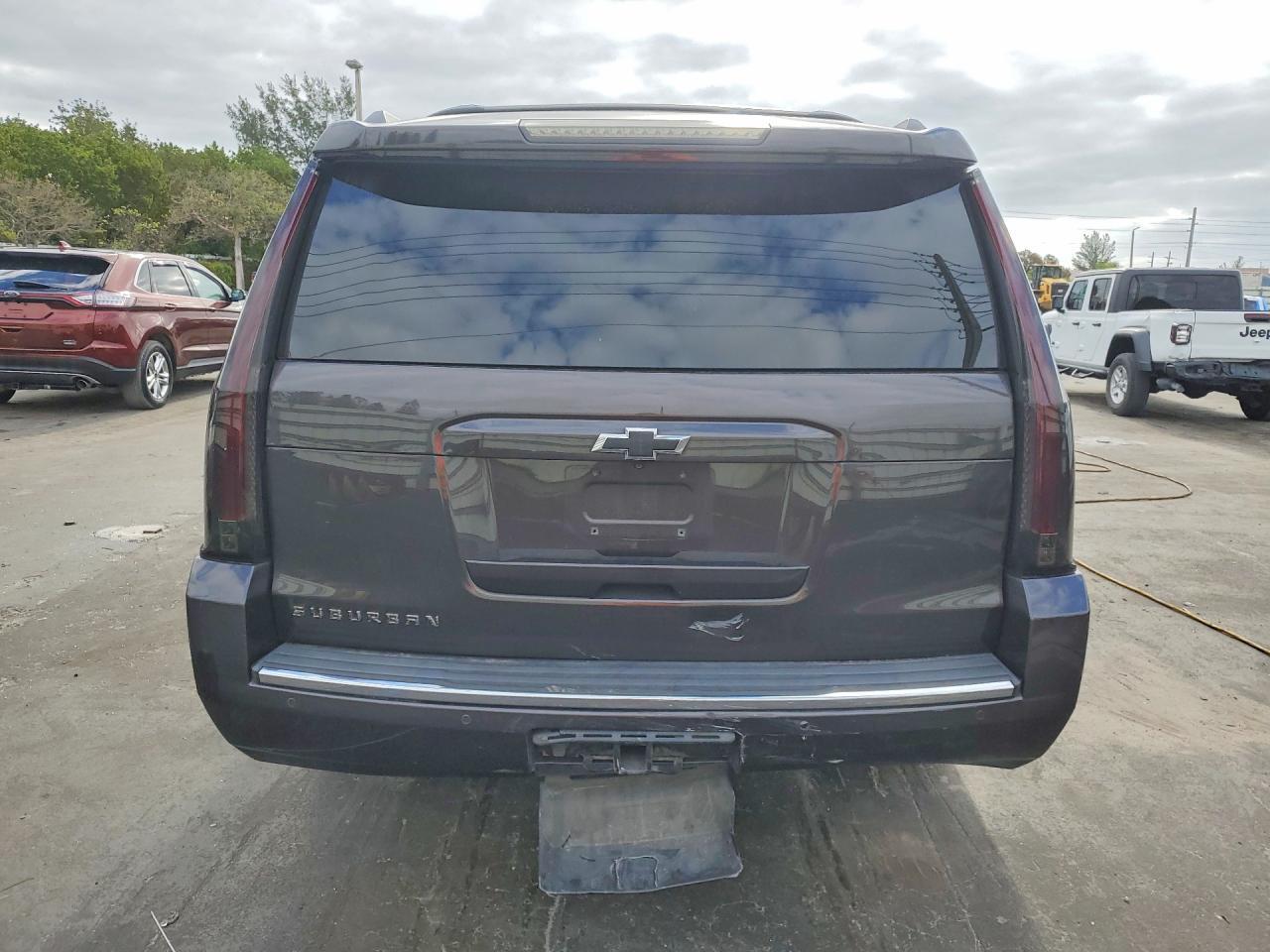 2016 Chevrolet Suburban C1500 Ltz - Image 6