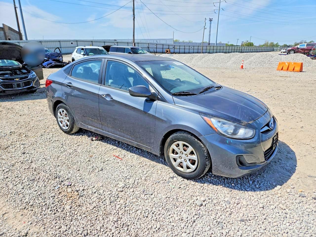 2013 Hyundai Accent Gls - Фото 4
